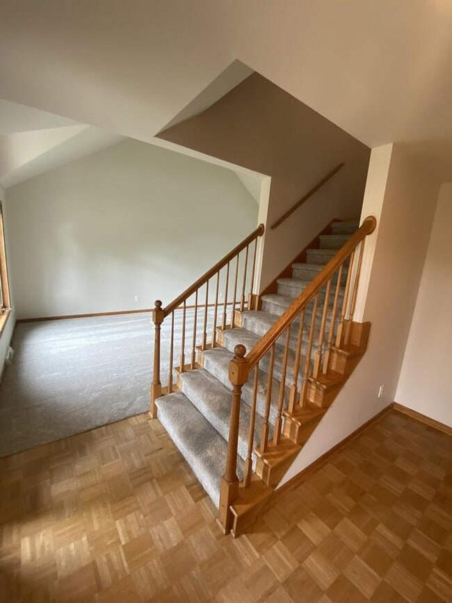 Foto del edificio - 636 W Briarknoll Ct