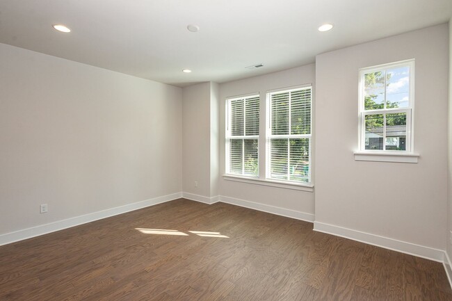 Building Photo - Brand new townhome in West Charlotte