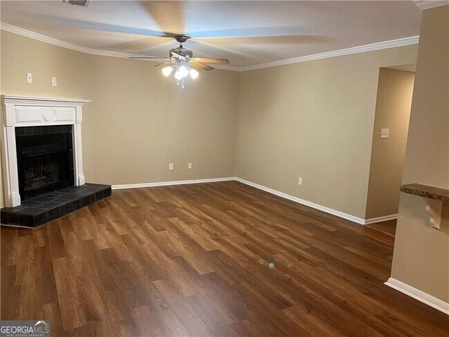 Building Photo - 2207 Surrey Ct
