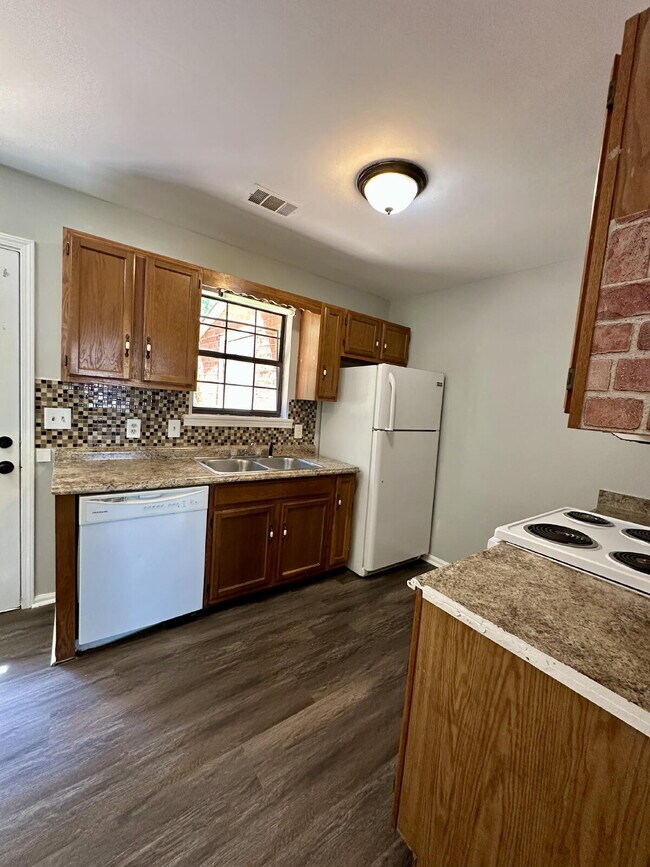 Foto del edificio - Move in Ready!