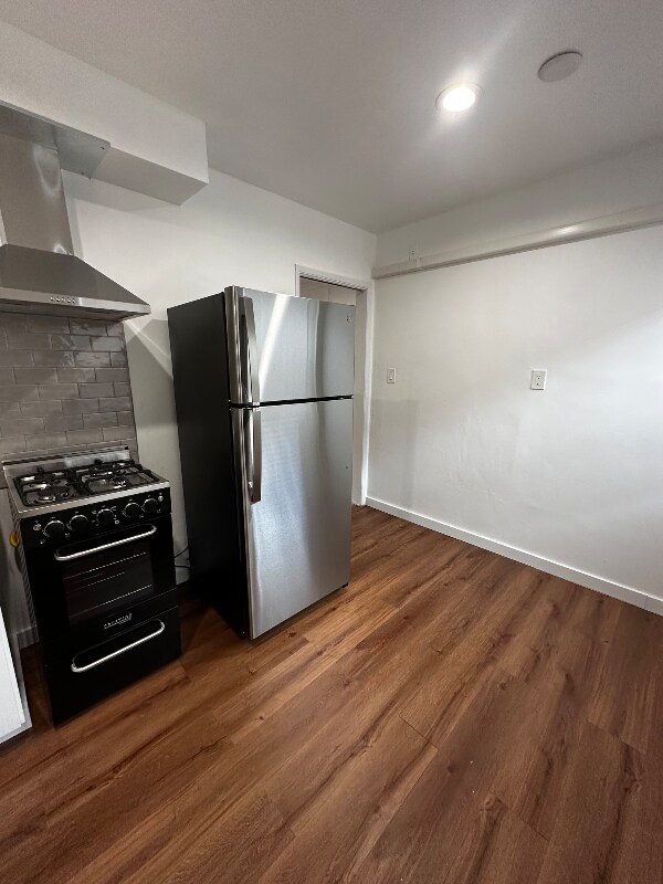 Foto del edificio - 323 N Chevy Chase Dr