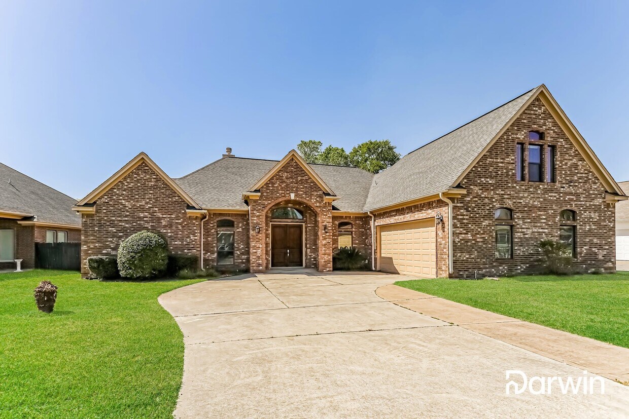 Primary Photo - 5254 Lakeshore Dr