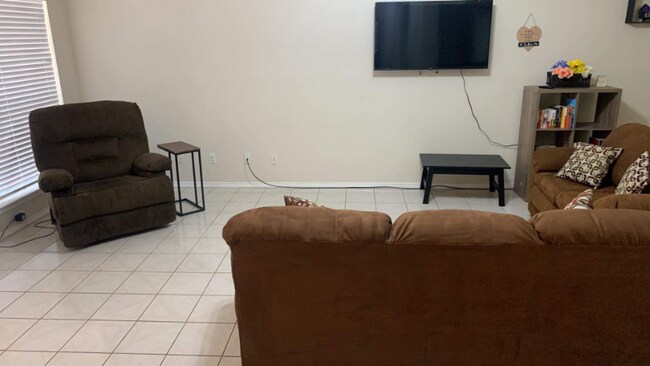 Foto del edificio - 2313 E 23rd St