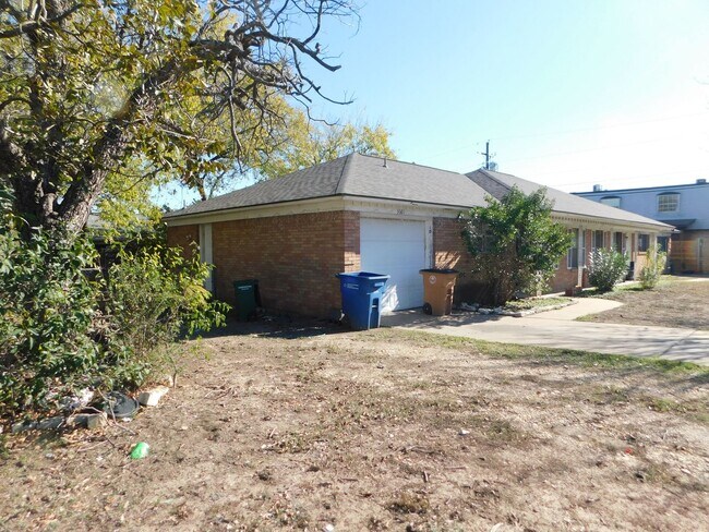 Foto del edificio - Ginder Properties1 (3601 Catalina Dr)
