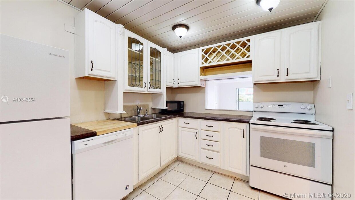 Primary Photo - 6886 N Kendall Dr