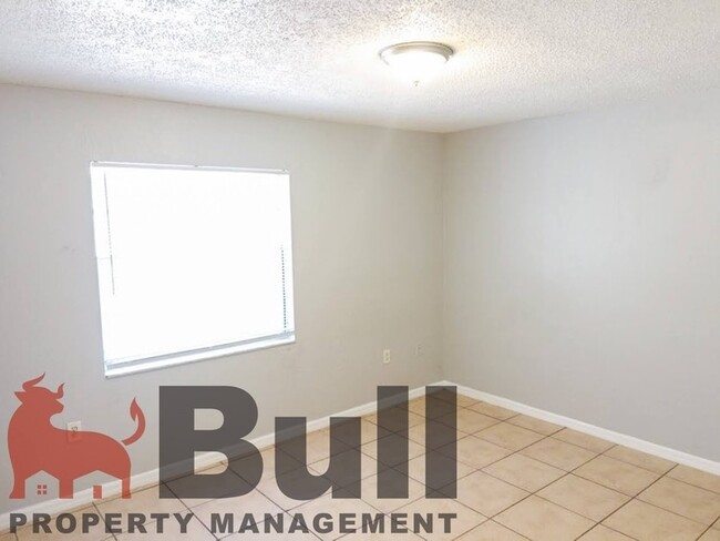 Building Photo - 1727 Birchwood Cir