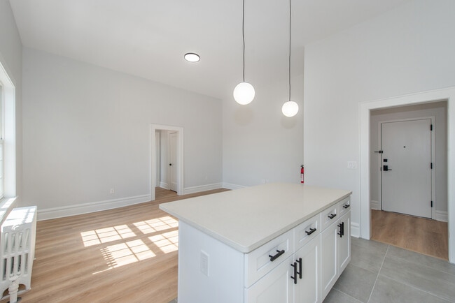 Building Photo - 343 Franklin Ave