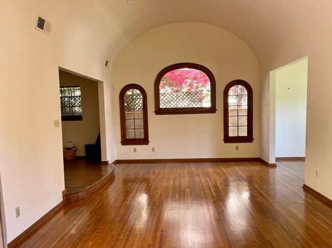 Building Photo - 225 S Hamel Dr