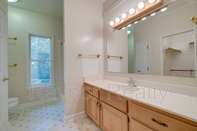 Foto del edificio - 1006 Kingsway Dr