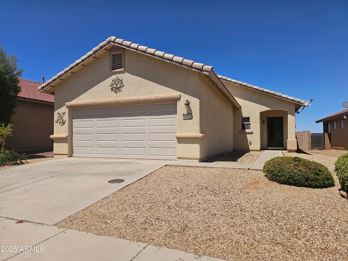Foto principal - 4451 Big Bend St