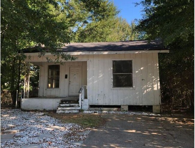 Building Photo - Remodeled From Top To Bottom