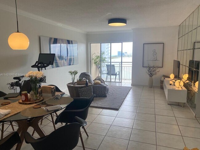 Foto del edificio - 400 Kings Point Dr