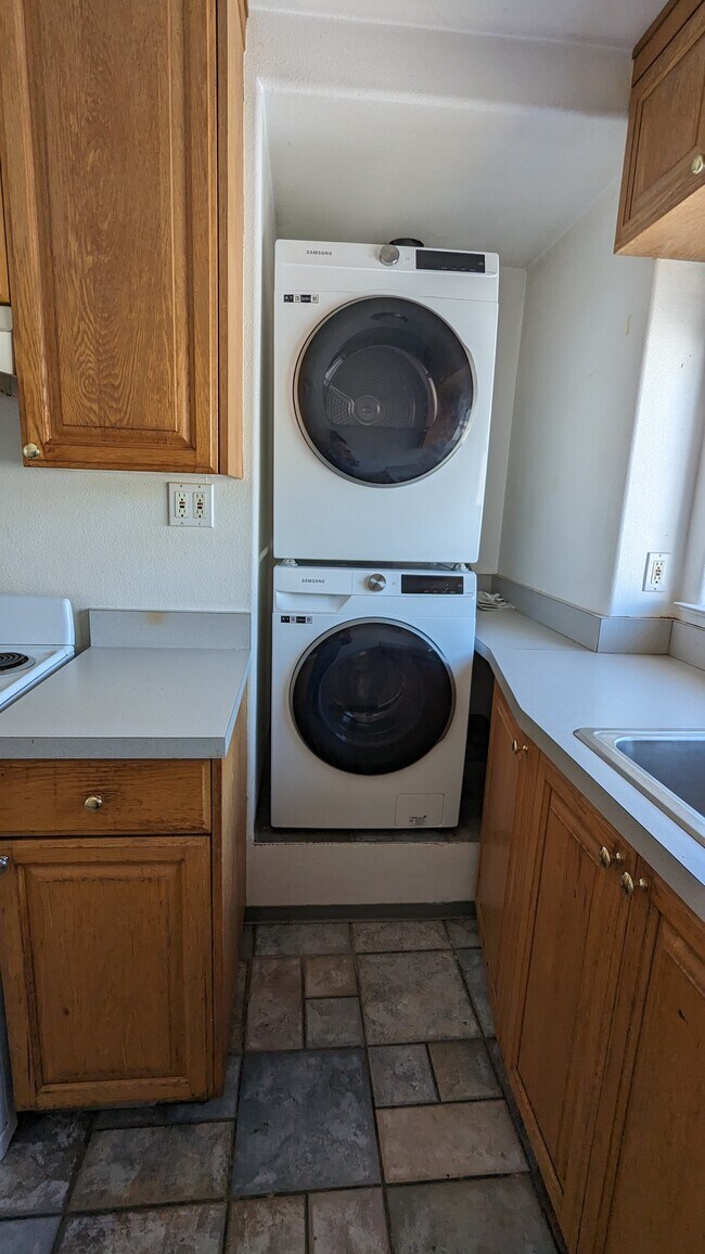 laundry in unit - 6038 SE Milwaukie Ave