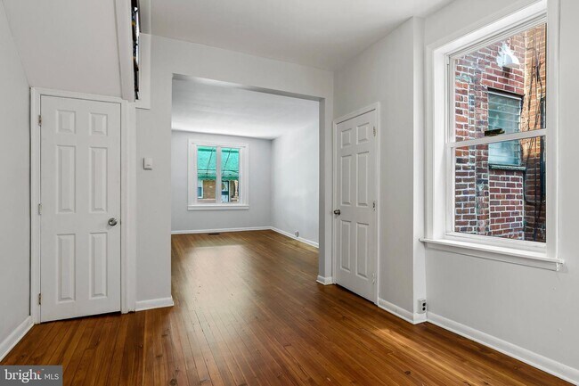 Building Photo - 2121 S 19th St