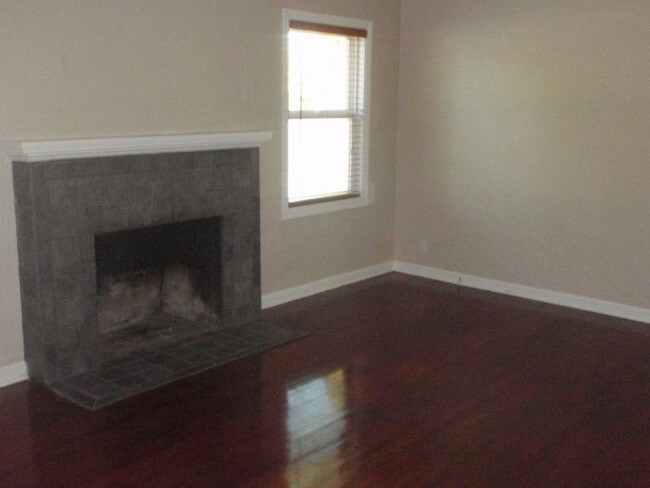 Foto del edificio - 1655 Middlefield Avenue