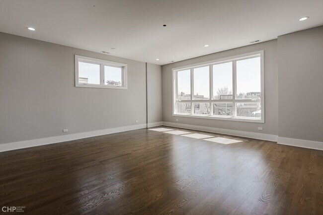Foto del edificio - 562 W 18th St