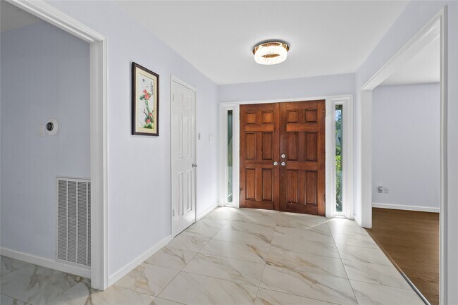 Building Photo - 12018 Beinhorn Dr