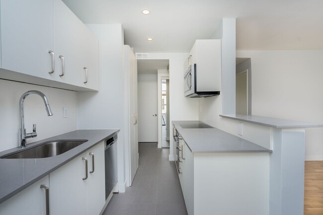 Photo du bâtiment - 111 Lawton Blvd