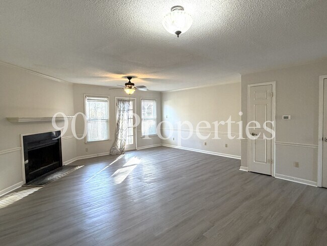 Building Photo - 383 Harts Way Dr