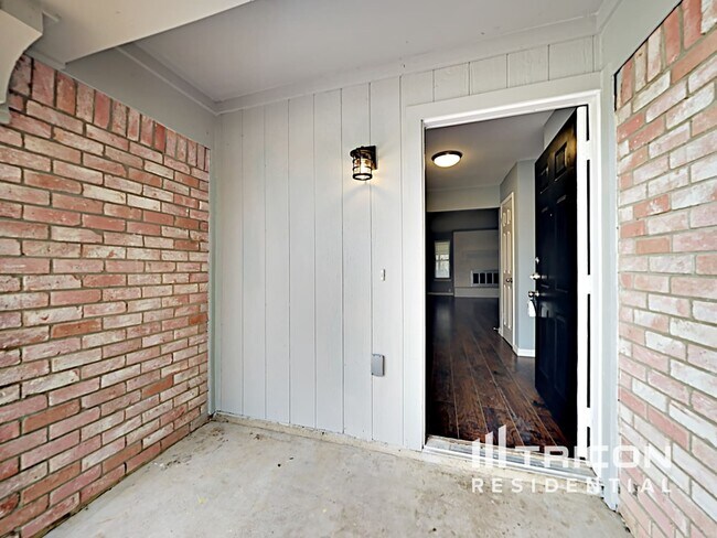 Building Photo - 7300 Echo Hill Dr