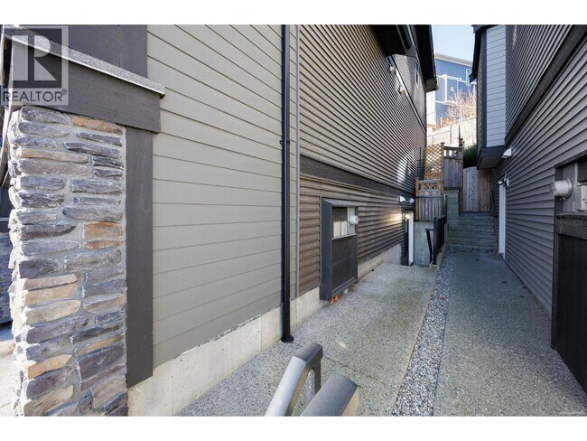 Building Photo - Ground floor-1462 MITCHELL STREET