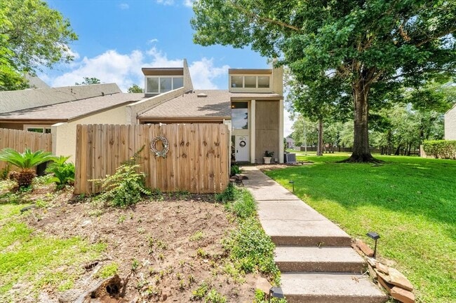Building Photo - 12243 Glenview Dr