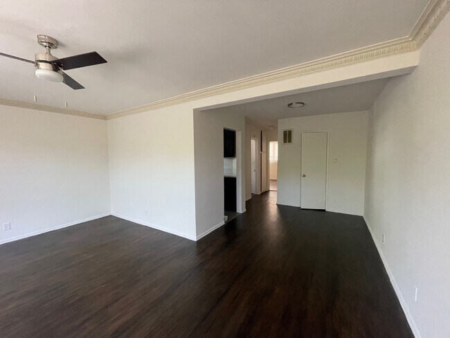 Building Photo - 1525 S Fairfax Ave
