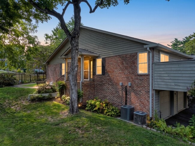 Building Photo - 325 Autumn Chase Dr