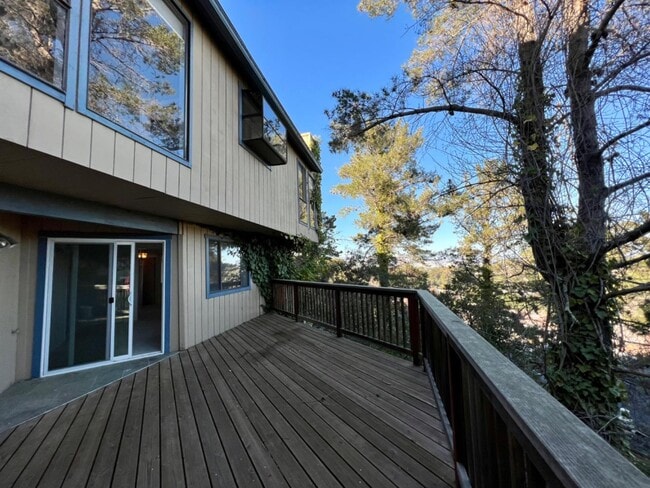 Building Photo - 834 Morningside Dr