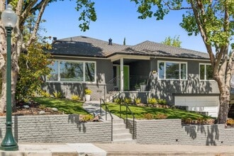 Building Photo - 318 Castilian Way