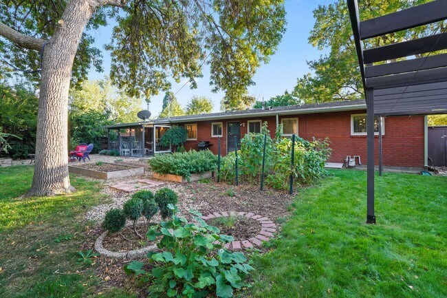 Foto del edificio - 3bd/2ba Home on Large Private Lot