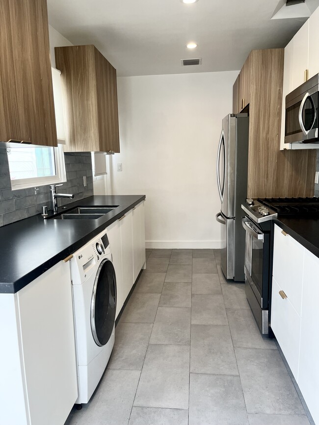 Kitchen - 416 Longfellow Ave
