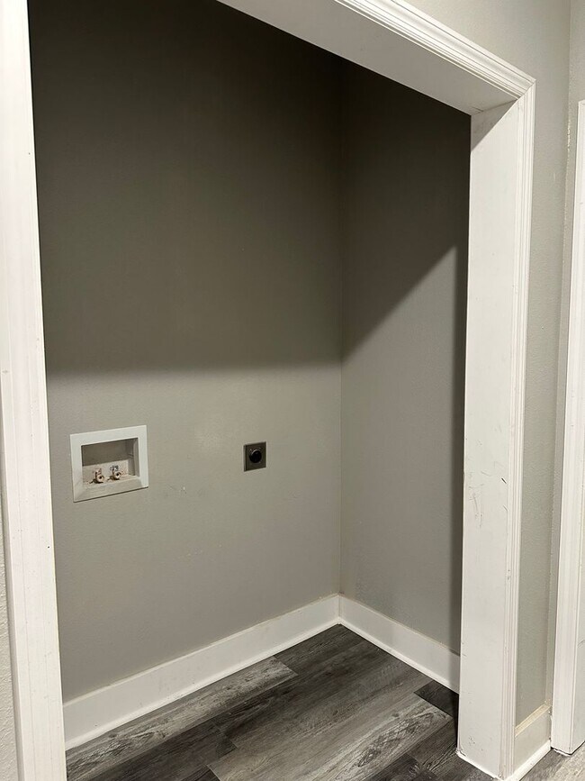 Foto del edificio - 4 Bedroom and 2 Full Bathroom House in the...
