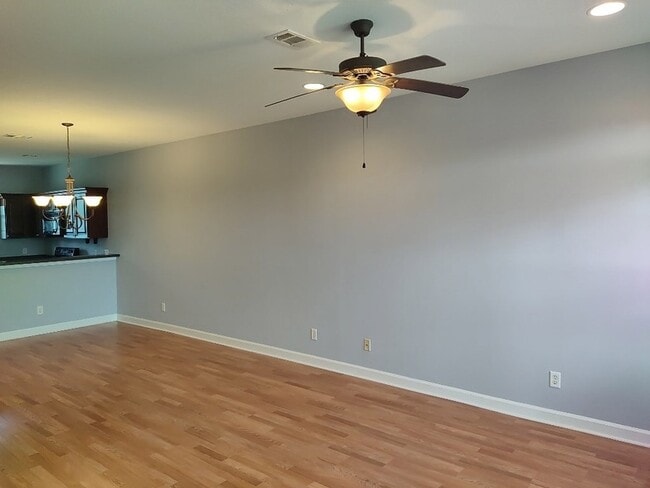 Foto del edificio - 611 Atkinson Dr