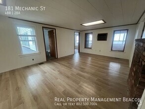 Building Photo - 181 Mechanic St