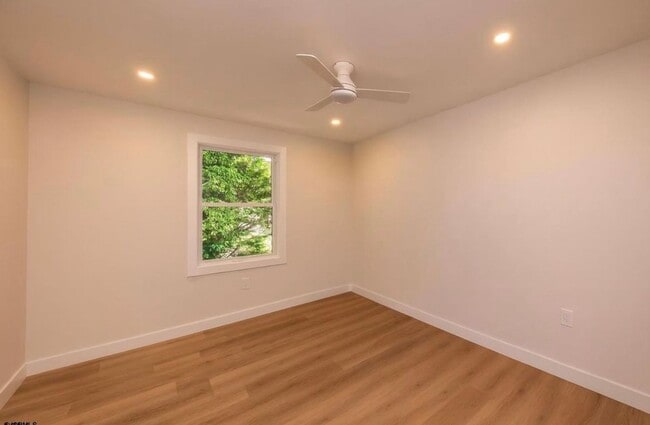 Building Photo - Large 4 Bedroom 2 Bath home in Linwood, NJ