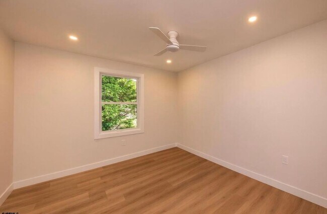 Foto del edificio - Large 4 Bedroom 2 Bath home in Linwood, NJ