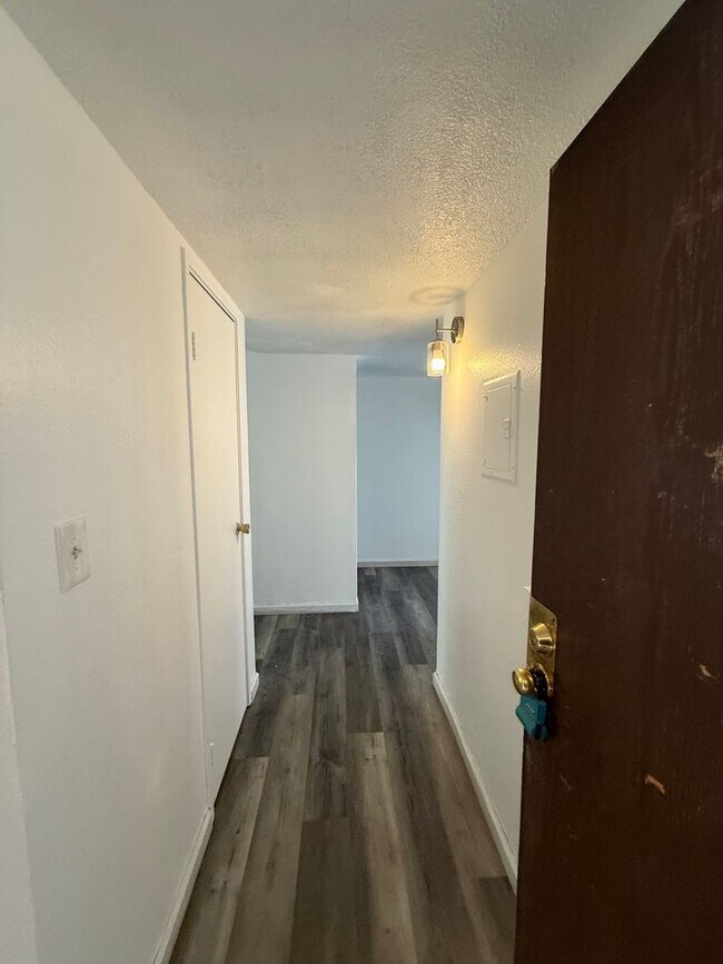 Foto del edificio - Beautifully Newly Refurbished Condo, 2 Bed...