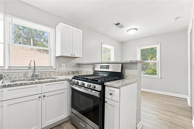 Building Photo - 2123 Blayton Ln SE