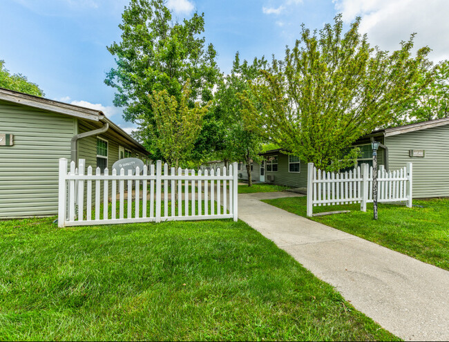 Building Photo - Evergreen Apartments