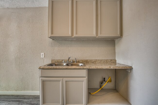 Foto del edificio - 4820 Oak Ave