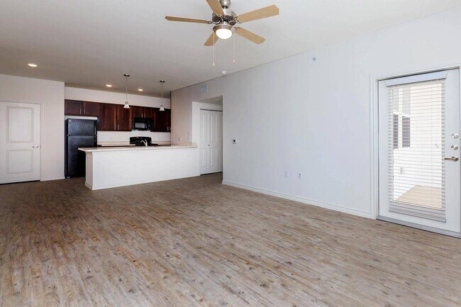 Foto del edificio - 4100 N Parkdale Ln
