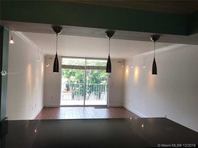 Foto del edificio - 700 NE 63rd St