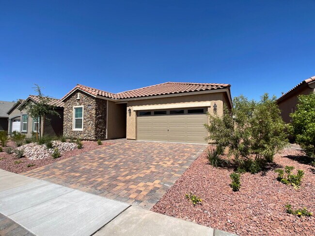 Foto del edificio - 4 BED 2 BATH 2 CAR GARAGE SINGLE STORY SINGLE FAMILY HOME w/ PAVED BACKYARD IN CADENCE COMMUNITY,...