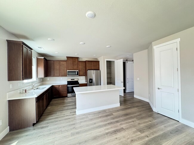 Foto del edificio - 4 Bedroom | 3 Baths | Single Story | 2290sf | 2 car garage and fenced yard