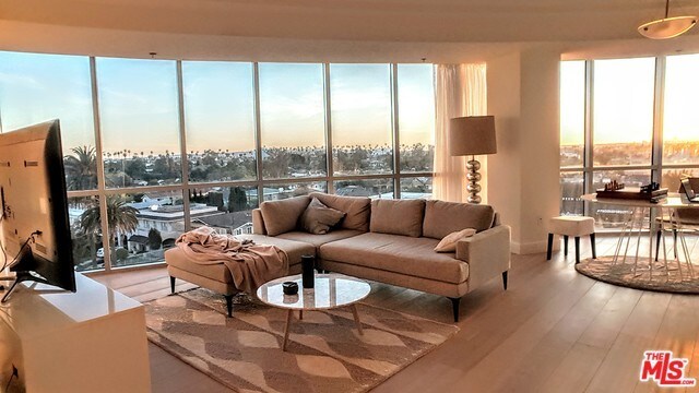 Foto del edificio - 3429 W Olympic Blvd