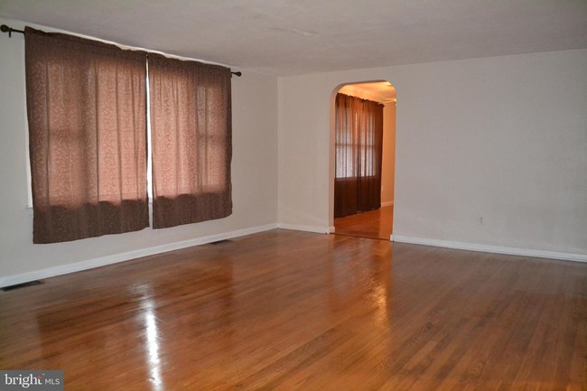 Building Photo - 64 Asbury Ave
