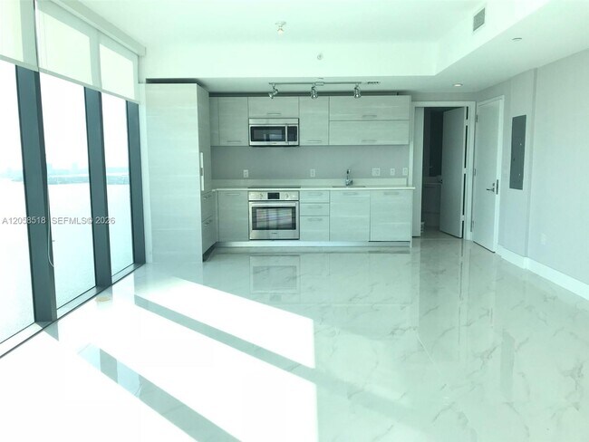Foto del edificio - 650 NE 32nd St