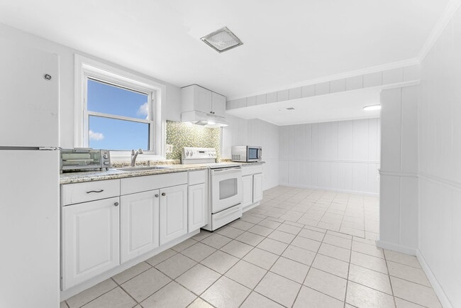 Espacio para una mesa grande; - 3233 Apex Cir