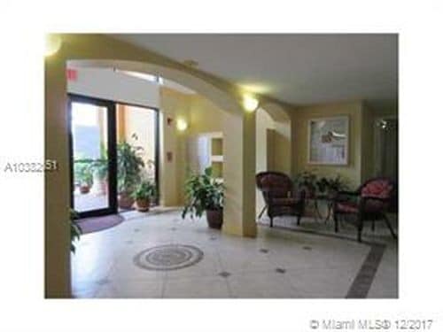 Building Photo - 9300 Fontainebleau Blvd